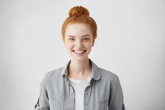 用户在手机上使用满冠体育APP